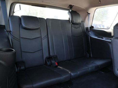 Used 2020 Cadillac Escalade Luxury image 32