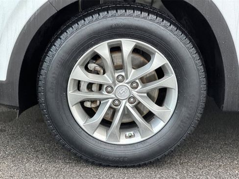 Used 2019 Hyundai Santa Fe SE image 32