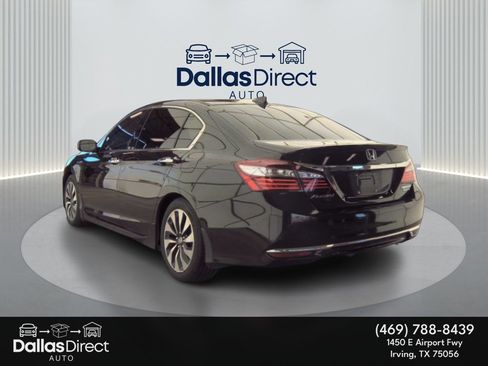 Used 2017 Honda Accord Touring image 9