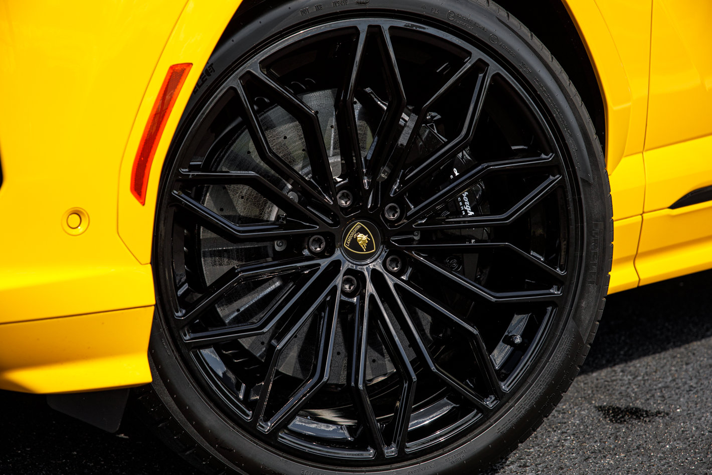 Used 2025 Lamborghini Urus S AWD/4WD image 4