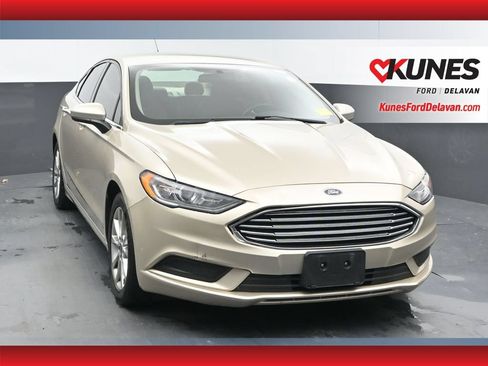 Used 2017 Ford Fusion SE FWD image 1