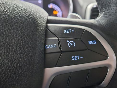 Used 2015 Jeep Grand Cherokee Altitude AWD/4WD image 27