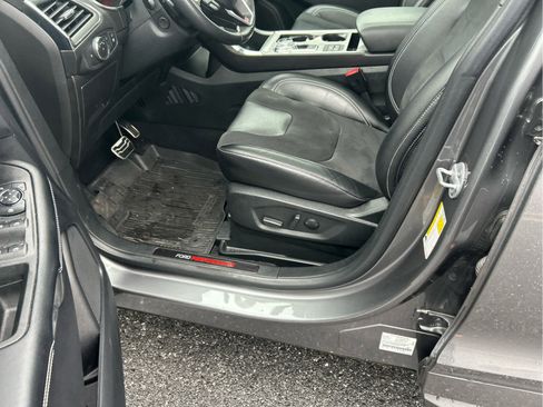 Used 2022 Ford Edge ST w/ Equipment Group 401A image 8