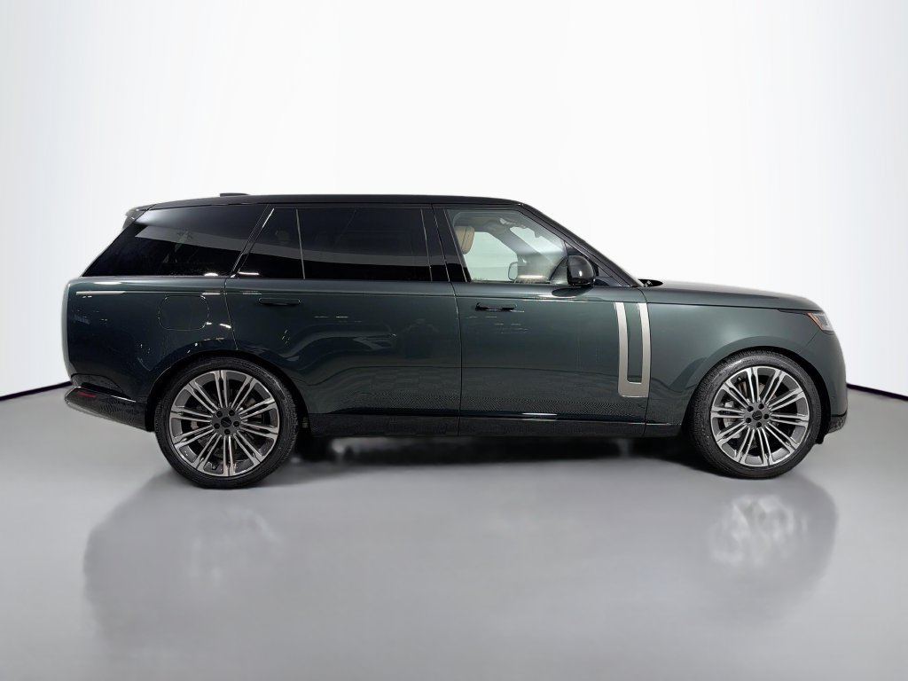 New 2026 Land Rover Range Rover Long Wheelbase SE AWD/4WD image 4