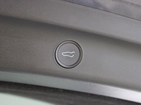 Used 2022 Tesla Model Y Performance image 35