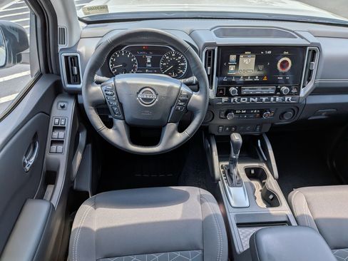 Used 2025 Nissan Frontier SV w/ SV Convenience Package RWD image 30