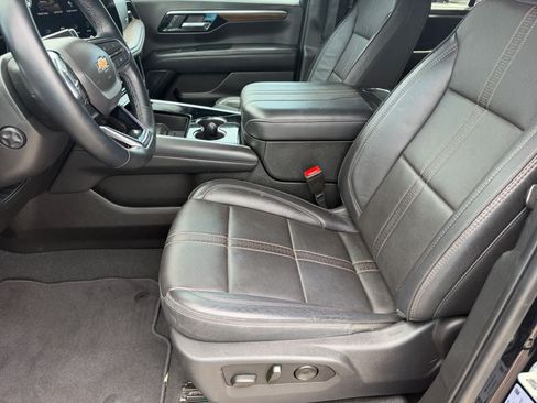 Used 2025 Chevrolet Tahoe High Country AWD/4WD image 11