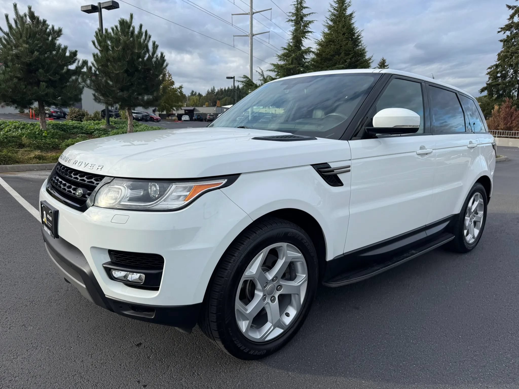 Used 2014 Land Rover Range Rover Sport HSE AWD/4WD image 4