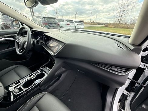 Used 2023 Buick Envision Essence image 27
