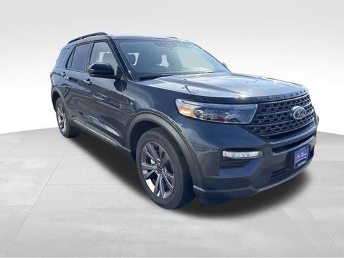 Used 2023 Ford Explorer XLT w/ Equipment Group 202A AWD/4WD image 5