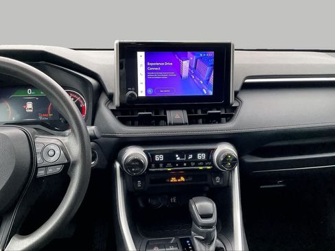 Used 2024 Toyota RAV4 XLE FWD image 7