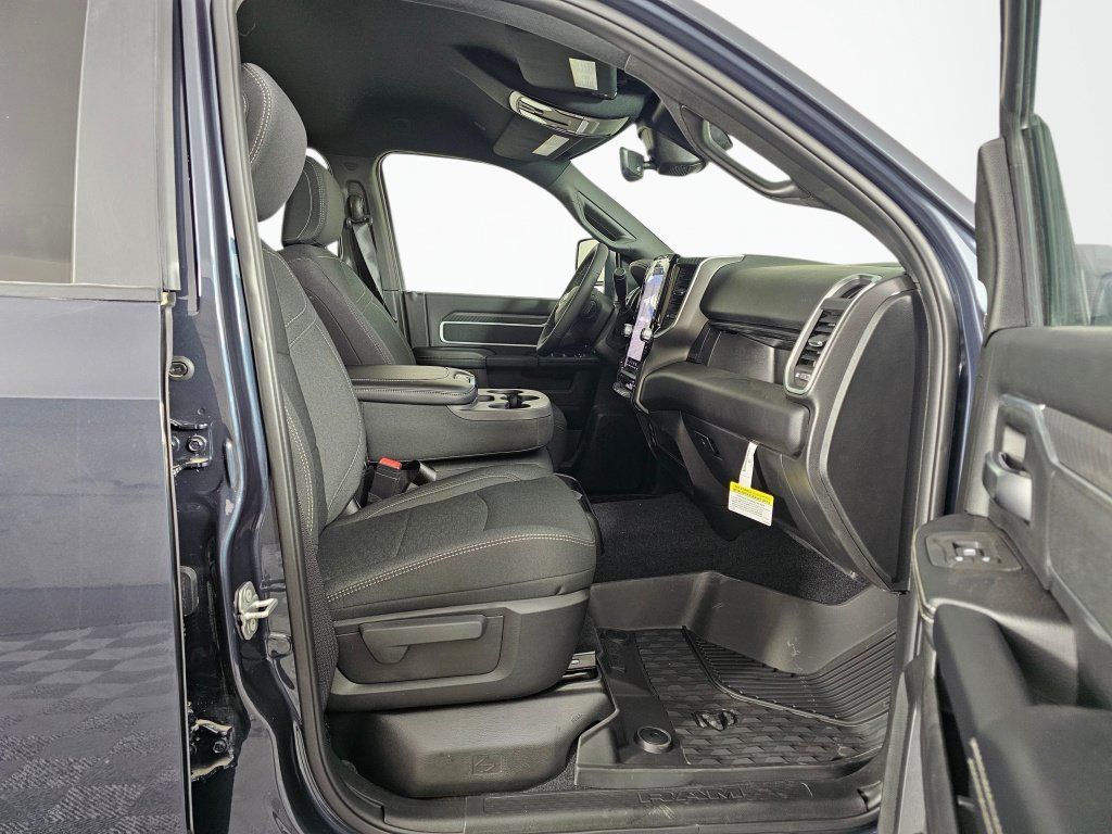 New 2026 RAM 3500 Big Horn AWD/4WD image 40