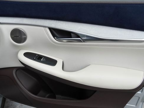 Used 2019 INFINITI QX50 Essential w/ Sensory Package image 29