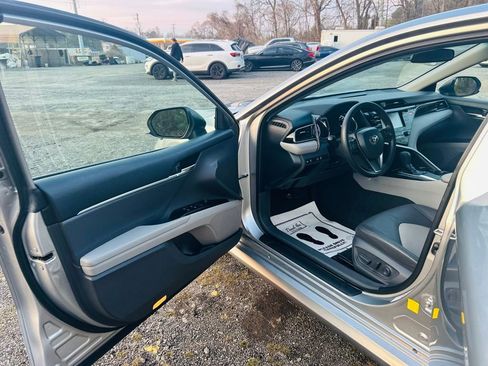 Used 2019 Toyota Camry LE image 23