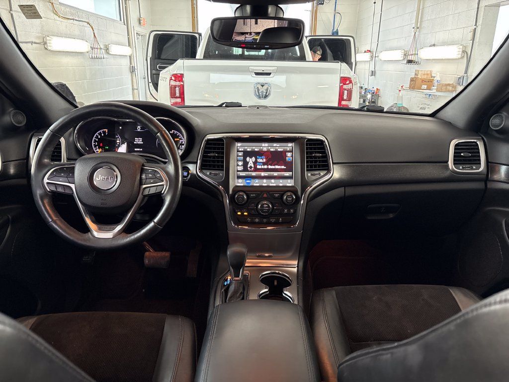 Used 2018 Jeep Grand Cherokee Altitude AWD/4WD image 14