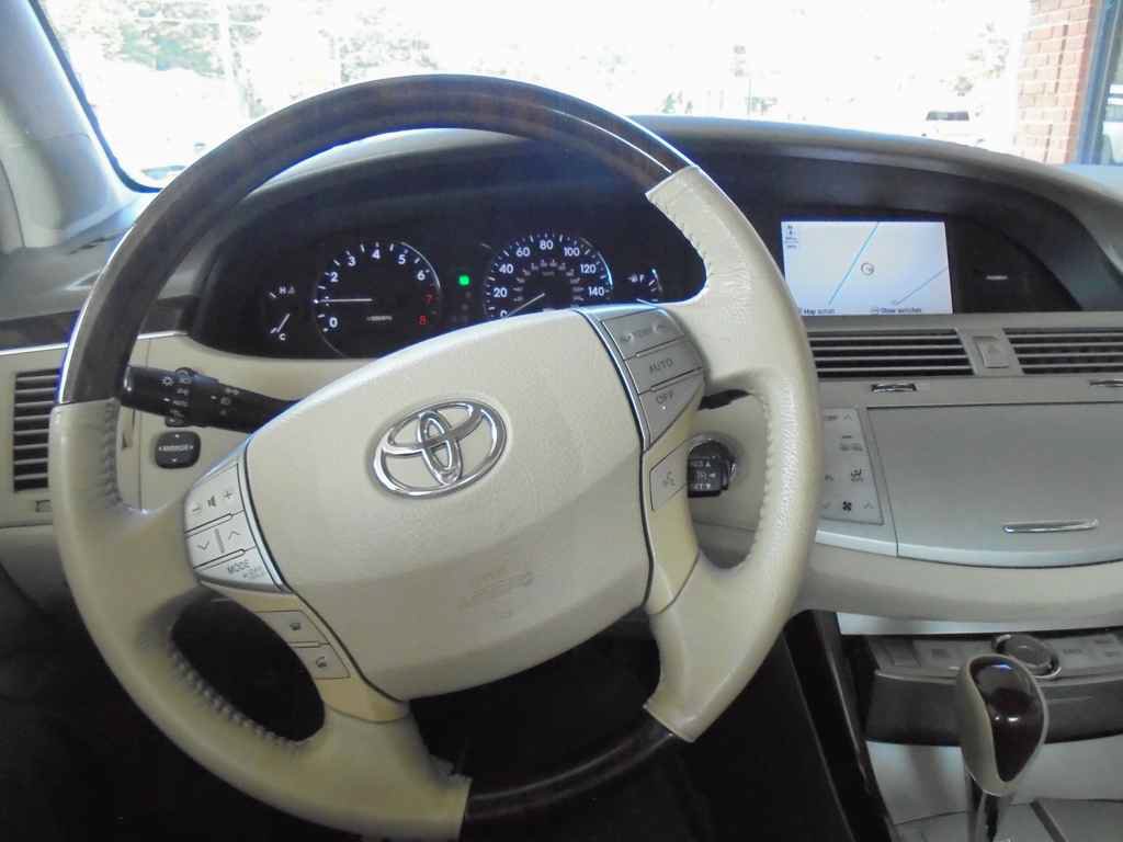 Used 2009 Toyota Avalon Limited FWD image 6