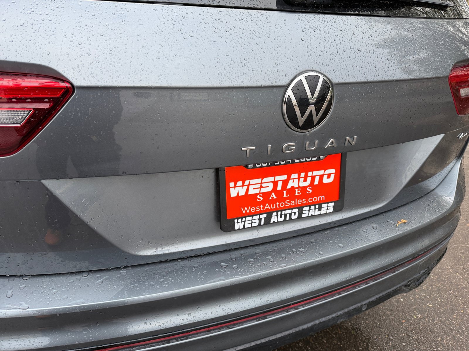Used 2023 Volkswagen Tiguan SE R-Line AWD/4WD image 28