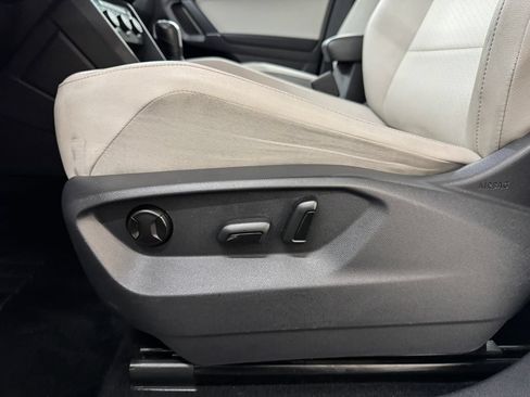 Used 2020 Volkswagen Tiguan SE w/ Panoramic Sunroof Package AWD/4WD image 16
