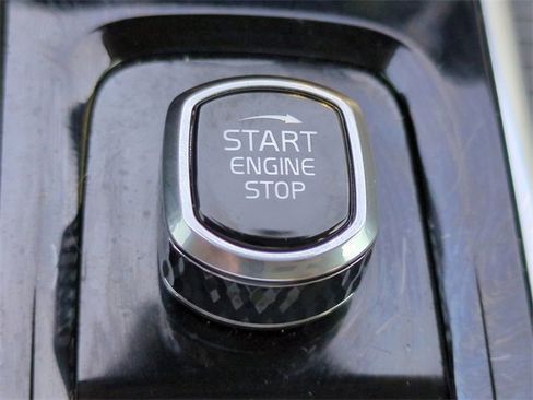 Used 2023 Volvo XC60 B5 Core image 28