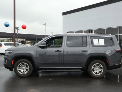 Used 2024 Jeep Wagoneer 4DR 2WD image 9