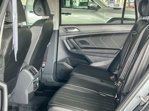 Used 2023 Volkswagen Tiguan SE AWD/4WD image 18