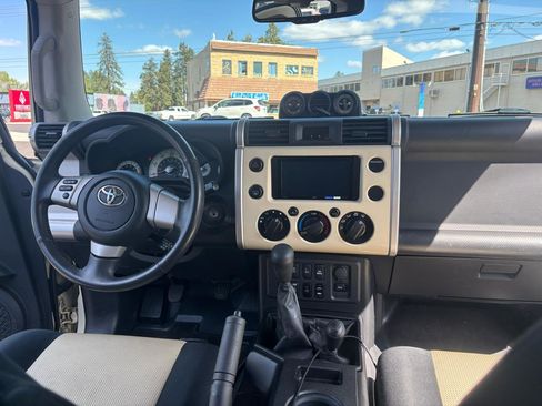 Used 2010 Toyota FJ Cruiser 4WD image 12