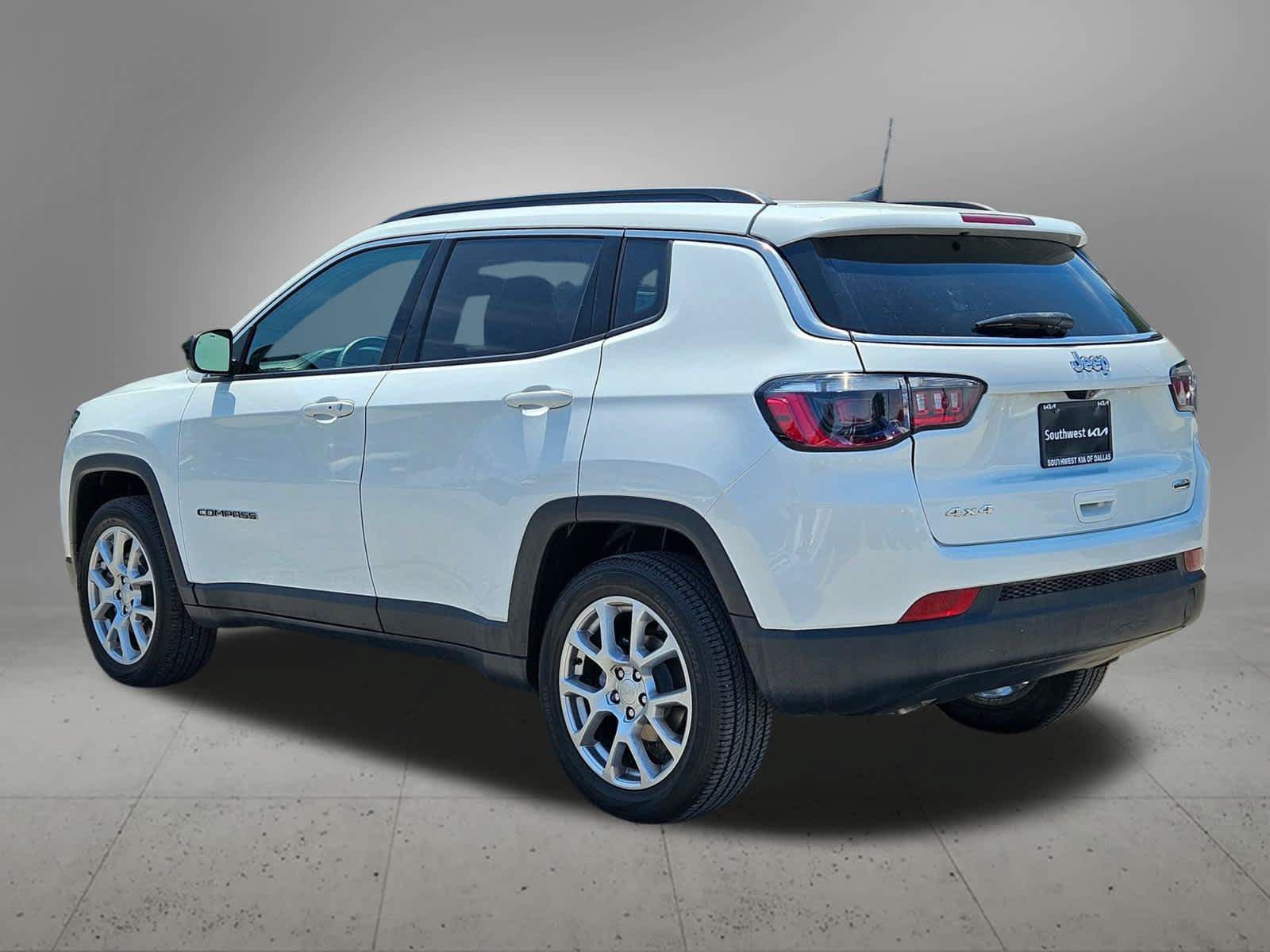 Used 2024 Jeep Compass Latitude AWD/4WD image 4