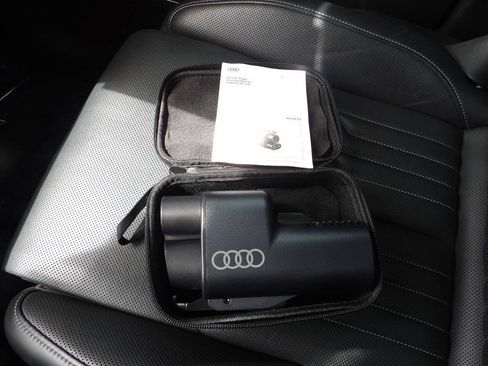 Used 2019 Audi e-tron Prestige w/ Prestige Package AWD/4WD image 11