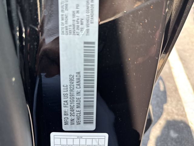 Used 2026 Chrysler Pacifica Limited FWD image 27