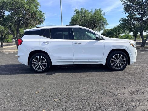 Used 2019 GMC Terrain Denali w/ Advanced Safety Package AWD/4WD image 9