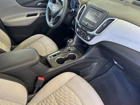 Used 2019 Chevrolet Equinox LS FWD image 16