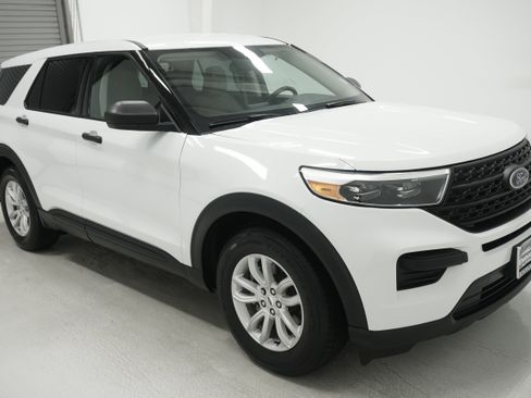 Used 2021 Ford Explorer 2WD image 3