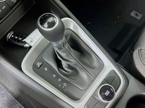 Certified 2025 Hyundai Venue SEL image 16