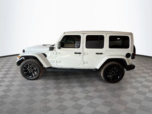 Used 2023 Jeep Wrangler Unlimited Sahara w/ Cold Weather Group AWD/4WD image 9