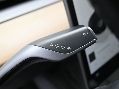 Used 2023 Tesla Model 3 Standard Range image 22