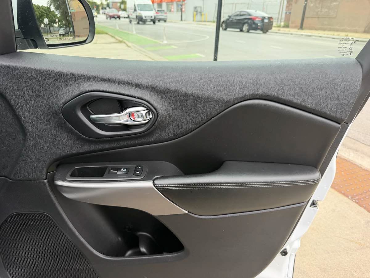 Used 2019 Jeep Cherokee Limited w/ Trailer Tow Group AWD/4WD image 24