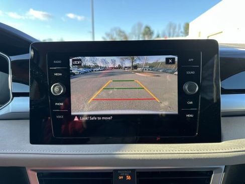 Certified 2025 Volkswagen Taos SE image 26