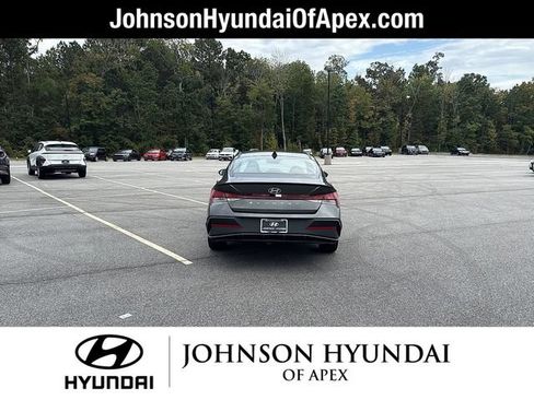 Used 2025 Hyundai Elantra Sport FWD image 16