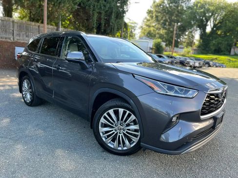 Used 2022 Toyota Highlander Platinum AWD/4WD image 23