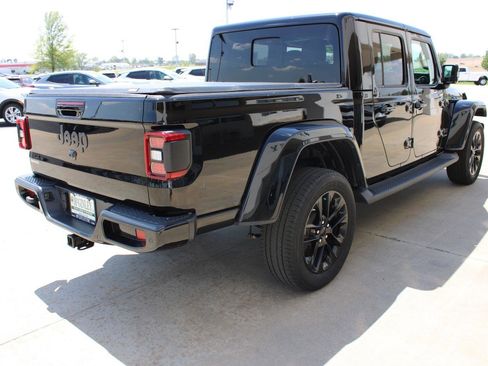 Used 2023 Jeep Gladiator Overland AWD/4WD image 7