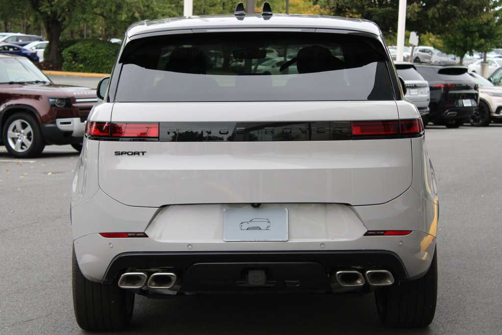 New 2027 Land Rover Range Rover Sport Dynamic SE AWD/4WD image 4