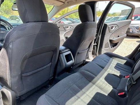 Used 2015 Chrysler 200 Limited FWD image 8