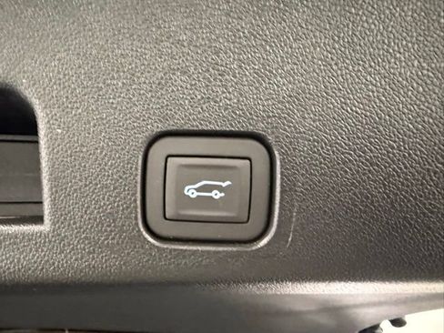 New 2026 Chevrolet Traverse Z71 w/ Enhanced Driving Package AWD/4WD image 9