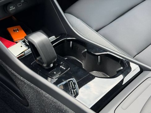 Certified 2024 Volvo XC40 Recharge Core RWD image 19