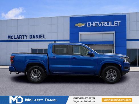Used 2025 Nissan Frontier SV w/ Tow Package AWD/4WD image 6