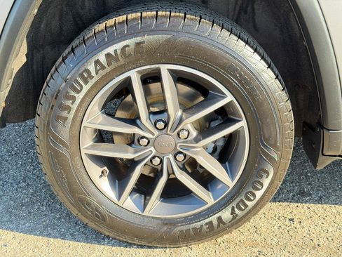 Used 2019 Jeep Grand Cherokee Limited AWD/4WD image 97