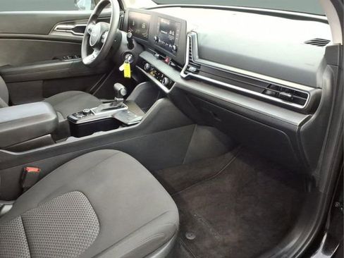 Used 2025 Kia Sportage LX AWD/4WD image 18
