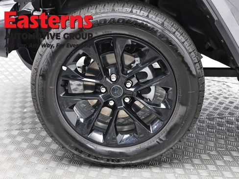 Used 2025 Jeep Wrangler Unlimited Sahara AWD/4WD image 29
