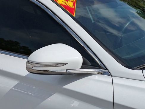 Used 2023 Genesis G70 2.0T image 12