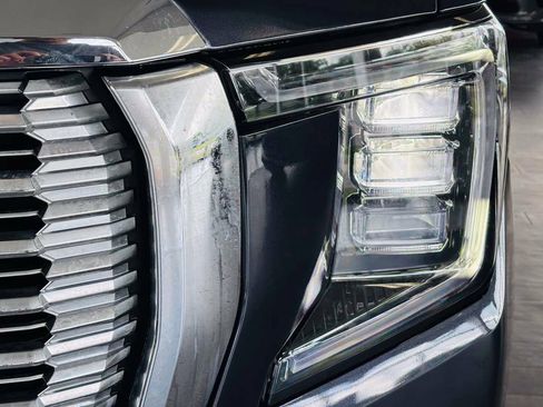 Used 2023 GMC Yukon XL SLT AWD/4WD image 18